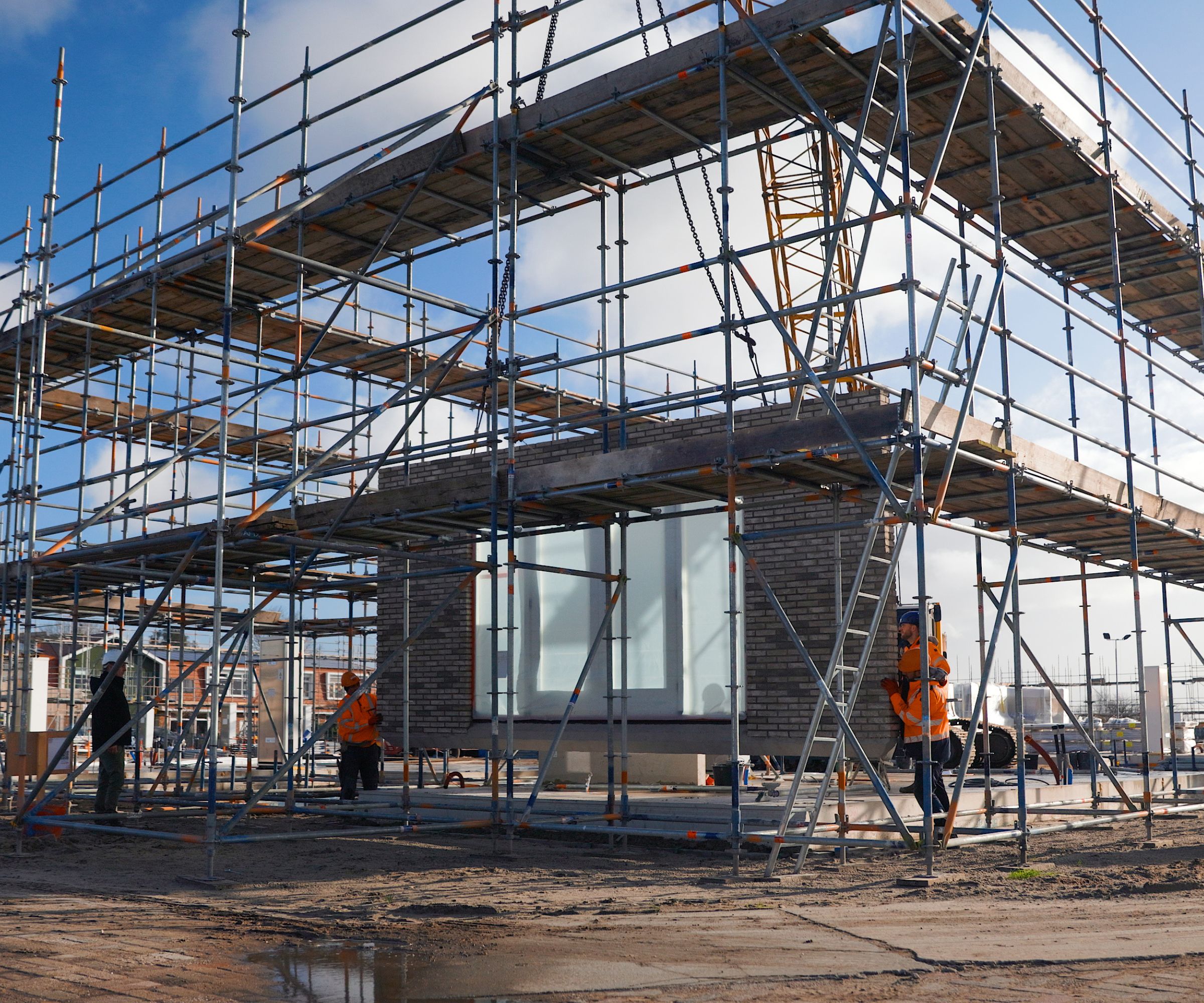 Muur MATCH-woning wordt gehesen