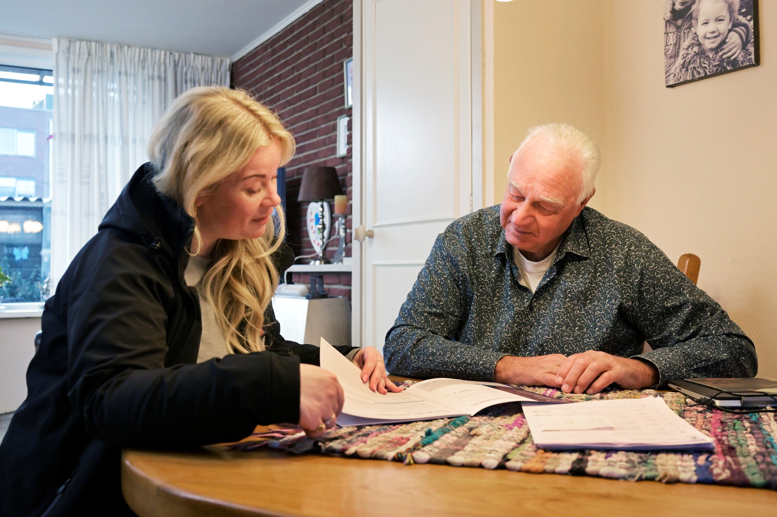 Samen met de bewoner zorgen we dat het goed komt.