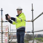 KAM collega checkt de steiger